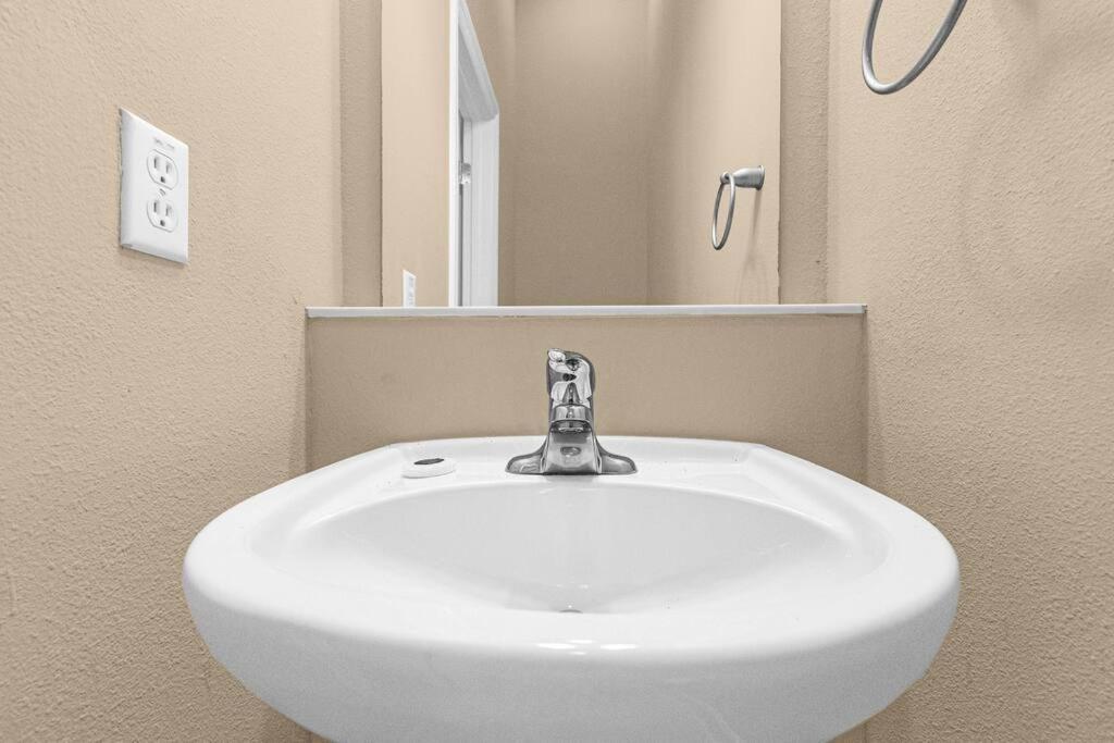 Charming 4Br Family Townhouse Inside Disney Resort Area オーランド エクステリア 写真