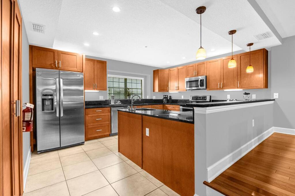Charming 4Br Family Townhouse Inside Disney Resort Area オーランド エクステリア 写真